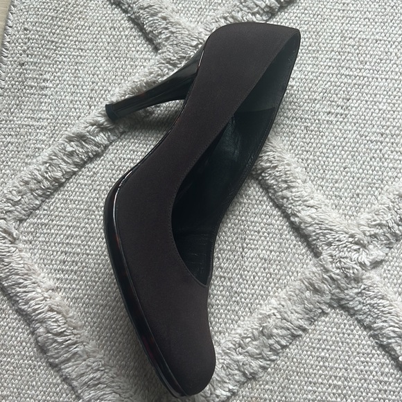 Stuart Weitzman brown pumps - Picture 2 of 4
